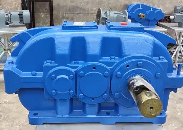 Who should be responsible for cleaning the DCY800-25-1 hard tooth gear reducer Who should be responsible for cleaning the DCY800-25-1 hard tooth gear reducer